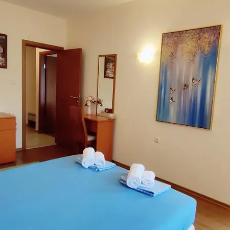 One Bedroom With Pool View 公寓