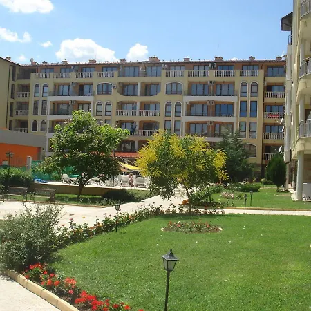 One Bedroom With Pool View Διαμέρισμα